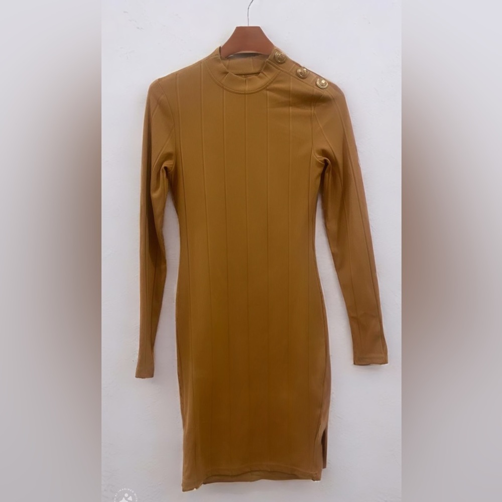 Fitted dress size small. US 4 EU/34